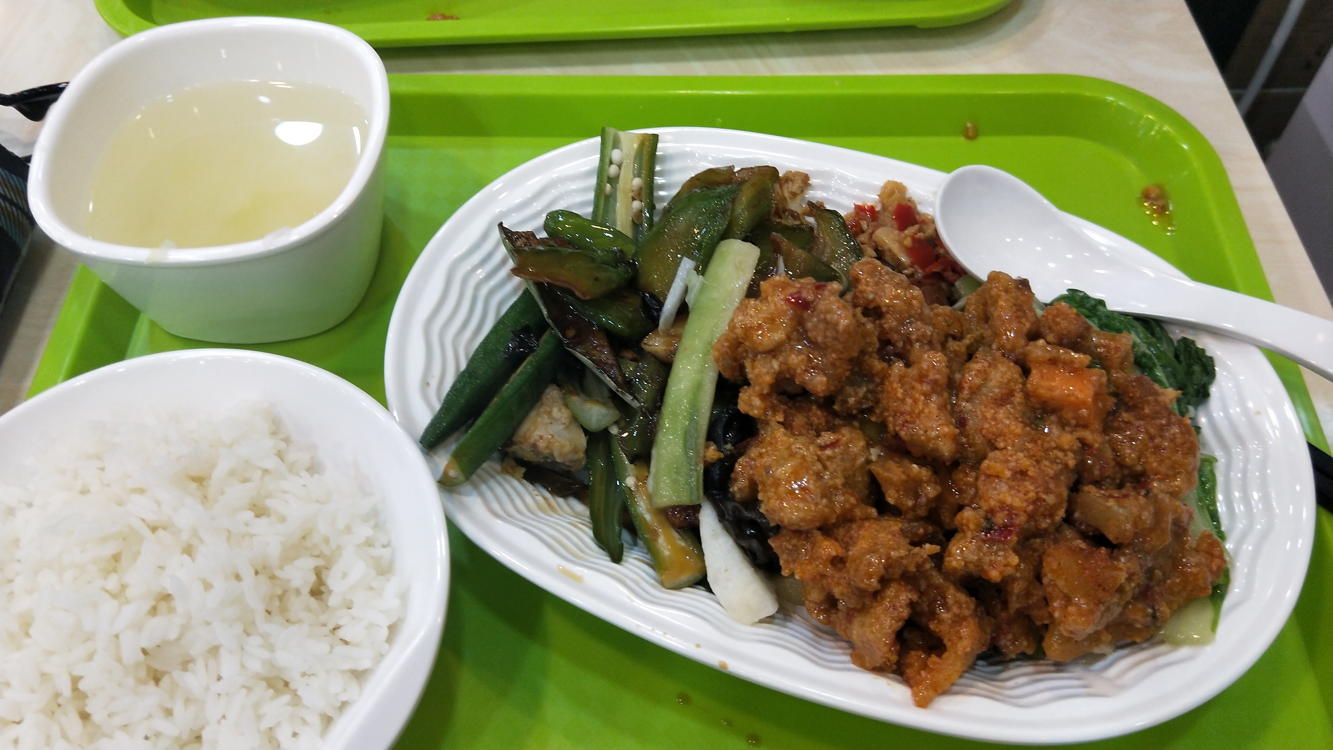 快餐店晚八点的15元自助餐